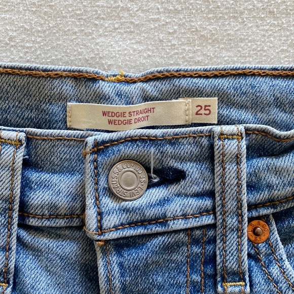Levi’s | Wedgie Jeans - Picture 5 of 9